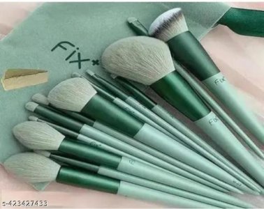 Trendy Makeup Brushes