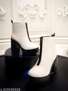 Fashionable Trendy Women Boots