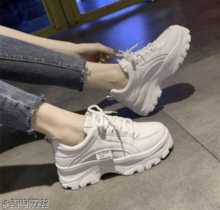 Attractive Women Sport Shoes