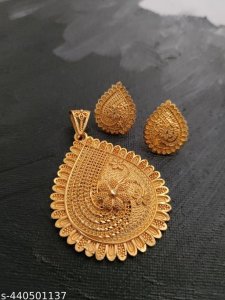 Trendy Necklaces & Chains