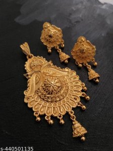 Trendy Necklaces & Chains