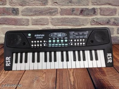 Graceful Pianos & Keyboards