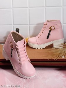 Fashionable Trendy Women Boots