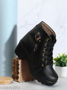 Fashionable Trendy Women Boots