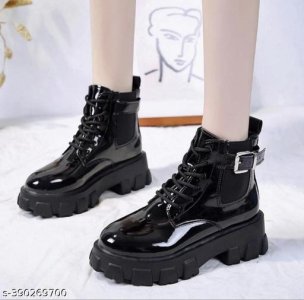 New Trendy Boots