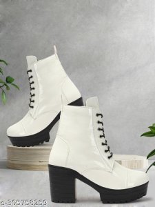 Fashionable Trendy Women Boots