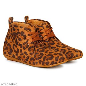 Fashionable Trendy Women Boots