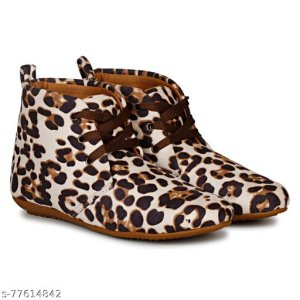 Fashionable Trendy Women Boots