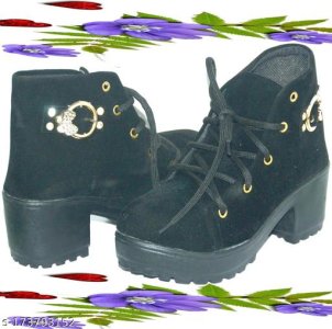 Alluring Women Boots