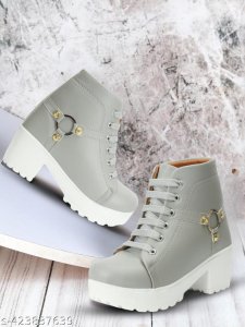 Fashionable Trendy Women Boots