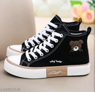 Fashionable Trendy Women Boots