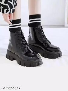 Fashionable Modern Women Boots