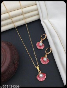 Shimmering Charming Pendants & Lockets