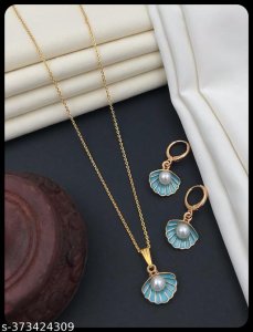 Shimmering Charming Pendants & Lockets