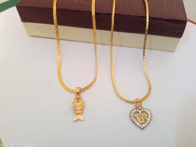 Shimmering Graceful Women Pendants & Lockets