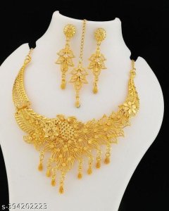 Sizzling Fancy Women Necklaces & Chains