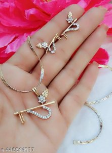 Sizzling Glittering Pendants & Lockets