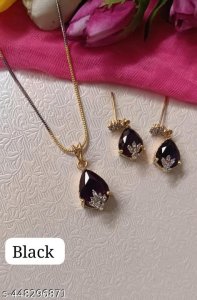 Sizzling Glittering Pendants & Lockets