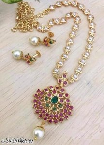 Elite Glittering Pendants & Lockets