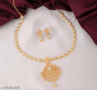 Elite Glittering Pendants & Lockets