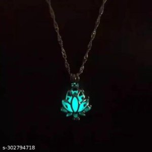 Elite Charming Pendants & Lockets