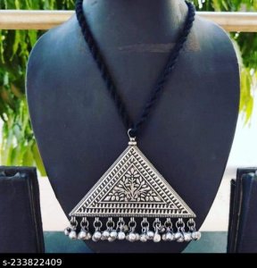 Pendants & Lockets