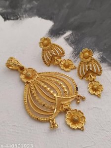 Trendy Necklaces & Chains